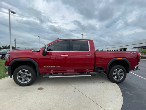 Used 2025 GMC Sierra 2500 SLT AWD/4WD image 4