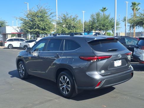 Used 2023 Toyota Highlander XLE FWD image 6
