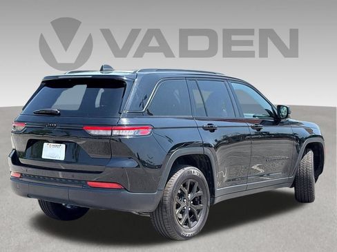 Used 2024 Jeep Grand Cherokee Altitude AWD/4WD image 20