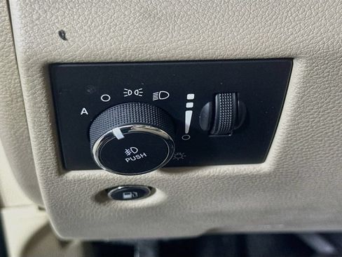 Used 2019 Jeep Grand Cherokee Laredo RWD image 21