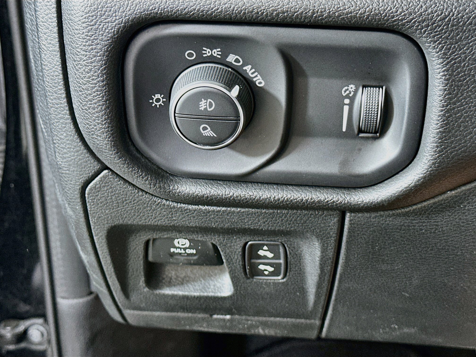 Used 2023 RAM 1500 Big Horn AWD/4WD image 16