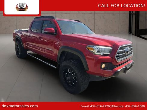Used 2017 Toyota Tacoma TRD Off-Road AWD/4WD image 4