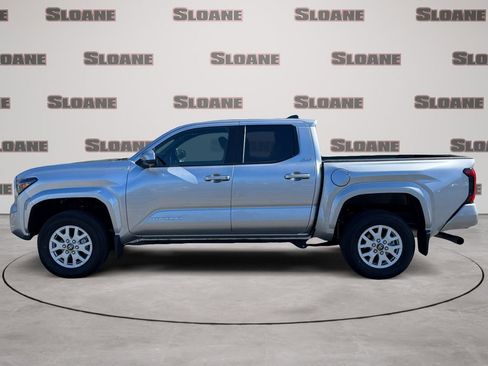 Used 2025 Toyota Tacoma SR5 image 2