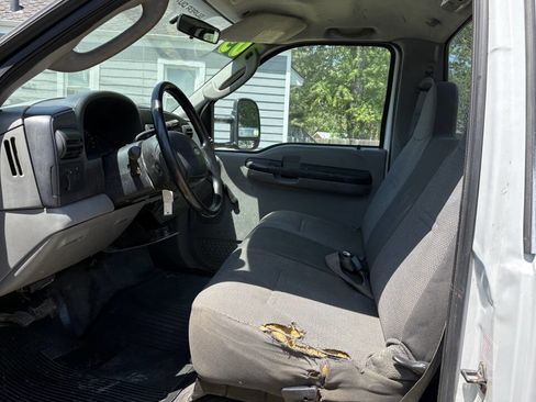 Used 2005 Ford F450 XL image 4