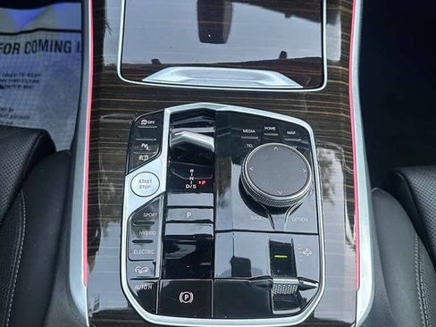 Used 2024 BMW X5 xDrive50e image 33