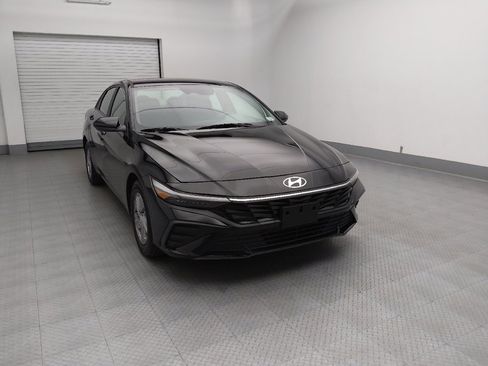 Used 2024 Hyundai Elantra SE FWD image 14