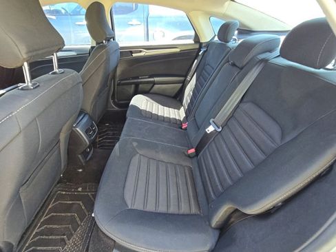 Used 2018 Ford Fusion SE FWD image 11