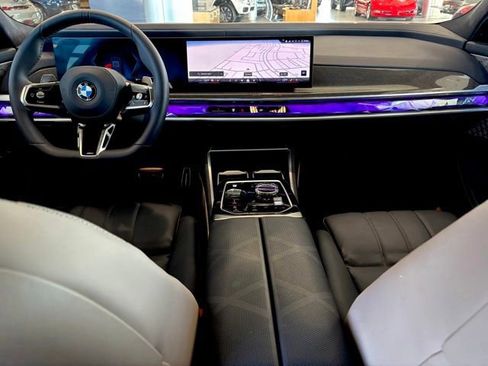 Used 2025 BMW 760i xDrive w/ Executive Package image 19