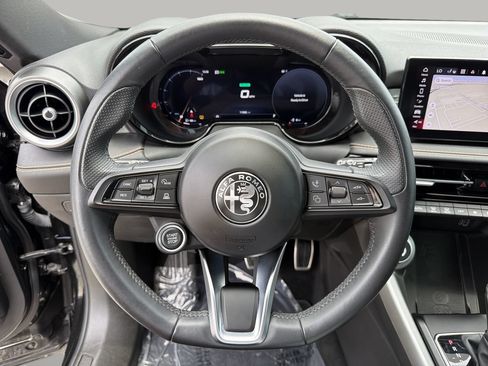 Used 2025 Alfa Romeo Tonale AWD/4WD image 28