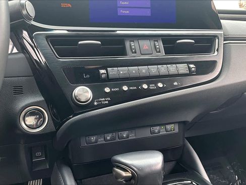 Used 2024 Lexus ES 300h w/ Premium Package FWD image 36