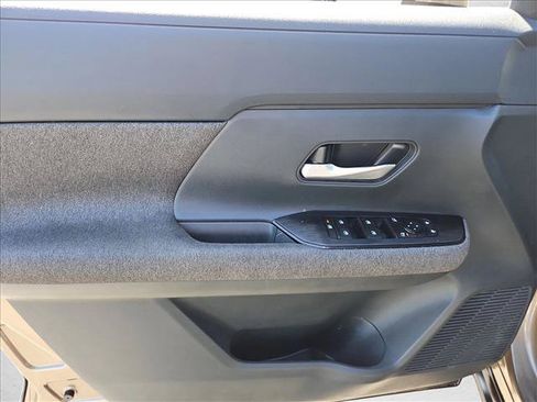 Certified 2025 Nissan Kicks SV FWD image 10