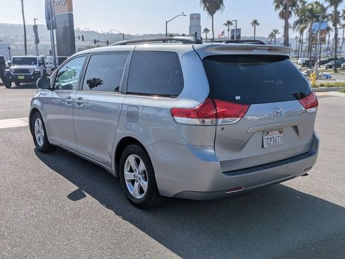 Used 2014 Toyota Sienna LE image 7