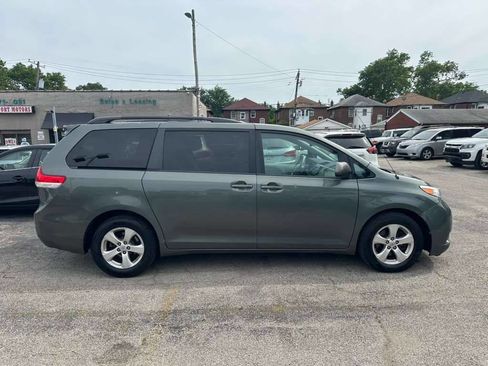 Used 2014 Toyota Sienna LE FWD image 4