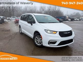 New 2026 Chrysler Pacifica Select video 1