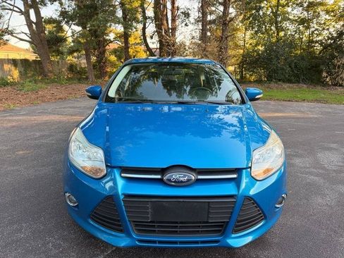 Used 2014 Ford Focus SE w/ Equipment Group 201A FWD image 3