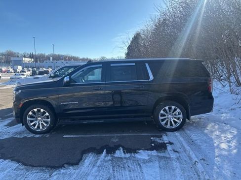 Used 2023 Chevrolet Suburban Premier image 9