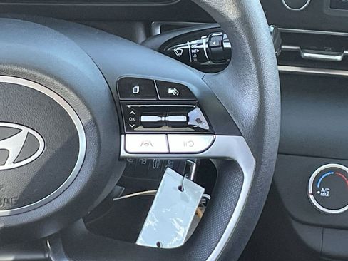 Used 2024 Hyundai Elantra SE image 23