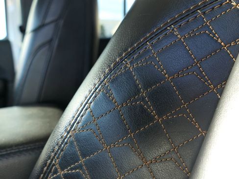 Used 2020 Jeep Wrangler Unlimited Sahara image 11