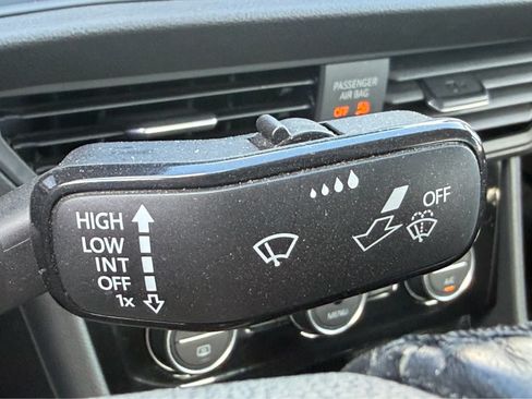 Used 2023 Volkswagen Jetta SE FWD image 28