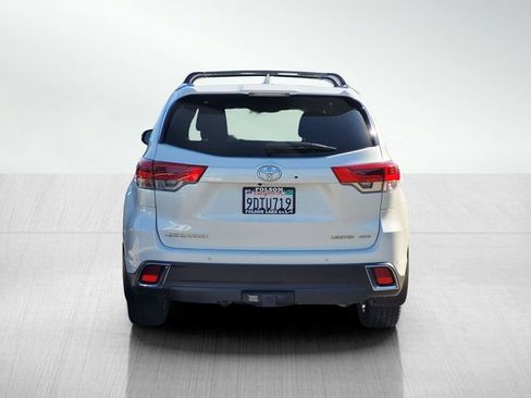 Used 2017 Toyota Highlander Limited Platinum AWD/4WD image 5