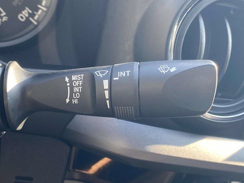 Used 2017 Toyota Tacoma TRD Sport AWD/4WD image 36