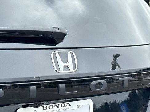 Certified 2024 Honda Pilot Touring image 21