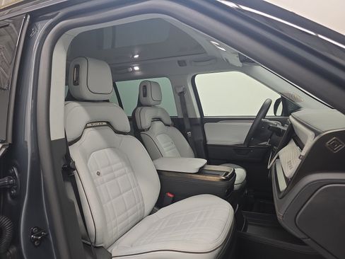 Used 2025 Rivian R1S Premium AWD/4WD image 24