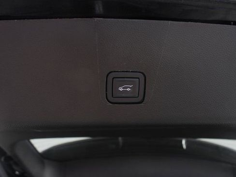 Used 2023 Chevrolet Traverse High Country image 26