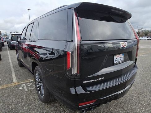 Used 2023 Cadillac Escalade ESV V image 8