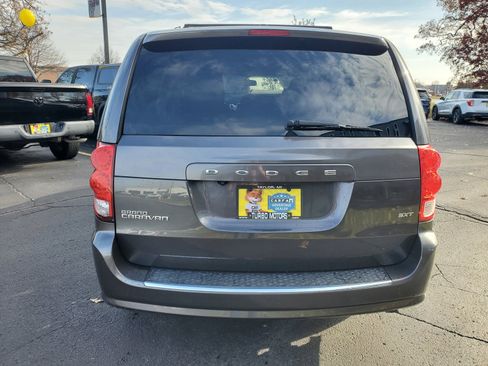Used 2017 Dodge Grand Caravan SXT image 6