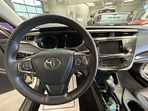 Used 2013 Toyota Avalon Limited w/ Technology Pkg FWD image 8