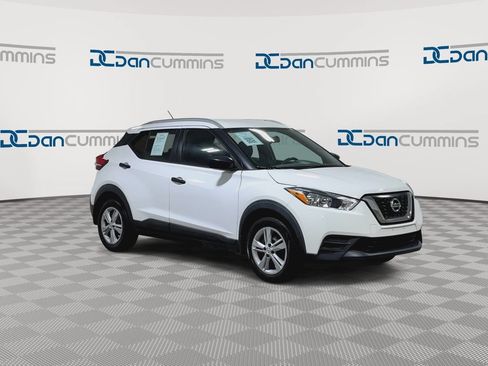 Used 2018 Nissan Kicks S FWD image 2