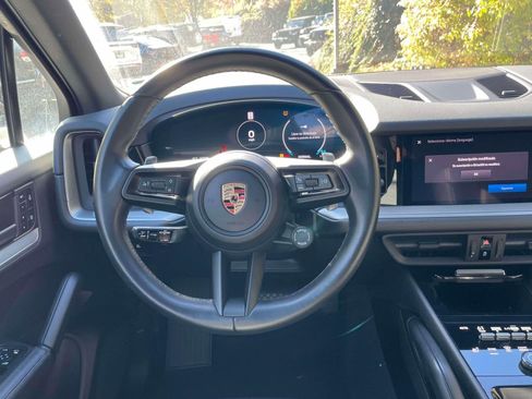 Used 2024 Porsche Cayenne Base image 14