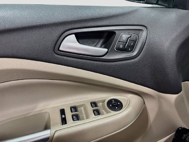 Used 2019 Ford Escape Titanium AWD/4WD image 17