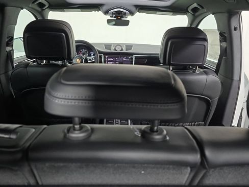 Certified 2026 Porsche Macan AWD/4WD image 31