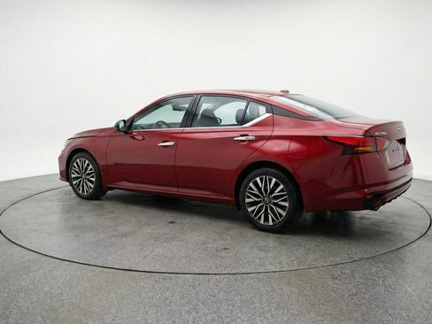 Used 2025 Nissan Altima 2.5 SV FWD image 6