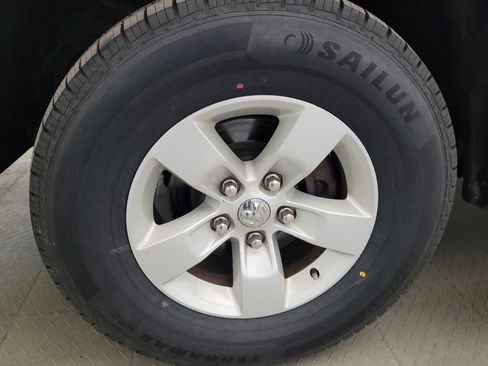 Used 2018 RAM 1500 Express AWD/4WD image 31