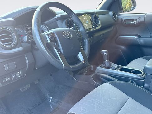 Used 2022 Toyota Tacoma TRD Off-Road image 10