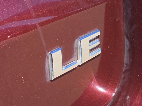 Used 2017 Toyota Highlander LE image 30