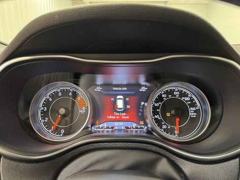 Used 2019 Jeep Cherokee Trailhawk w/ Cold Weather Group image 28