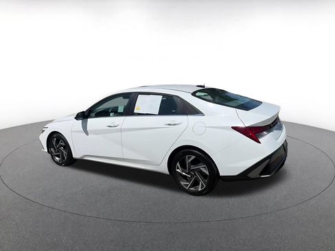 Used 2025 Hyundai Elantra SEL FWD image 10