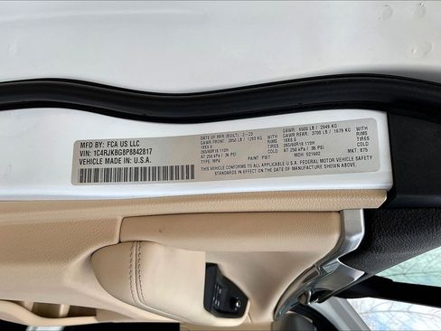 Used 2023 Jeep Grand Cherokee L Limited image 18