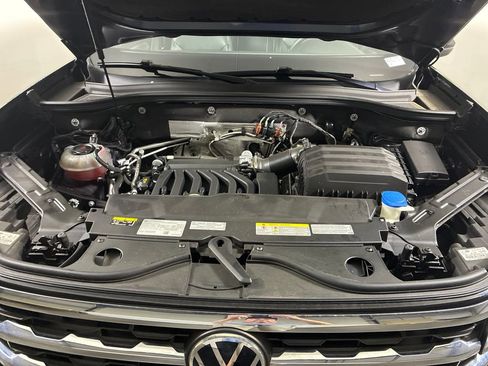 Used 2022 Volkswagen Atlas Cross Sport SE AWD/4WD image 34