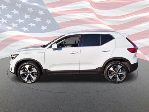Used 2024 Volvo XC40 B5 Plus AWD/4WD image 6