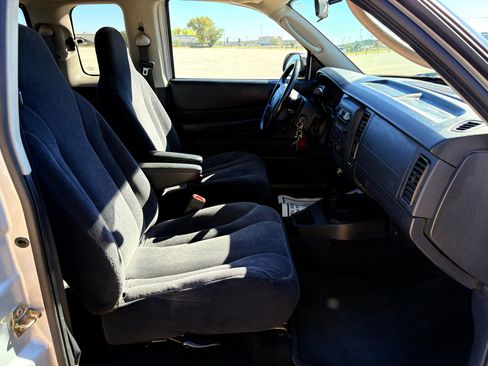 Used 2004 Dodge Dakota Club Cab 2WD w/ Tire & Handling Group image 28