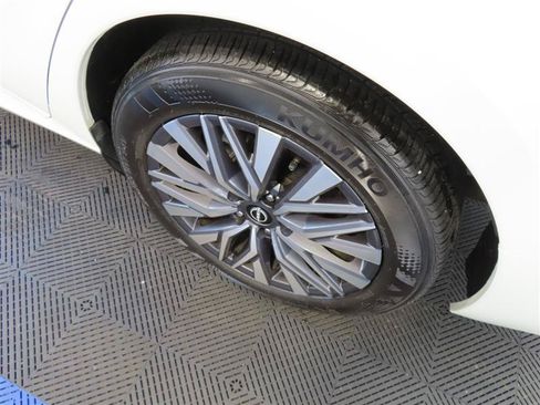 Used 2025 Nissan Altima 2.5 SV FWD image 7