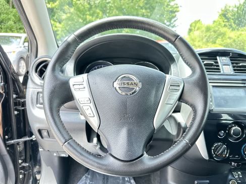 Used 2017 Nissan Versa FWD image 18