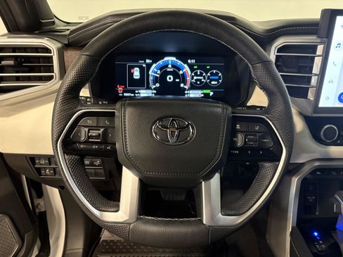 Used 2025 Toyota Sequoia Capstone AWD/4WD image 15