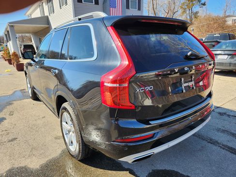 Used 2017 Volvo XC90 T5 Momentum w/ Vision Package image 10