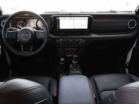 Used 2025 Jeep Gladiator Sport AWD/4WD image 11